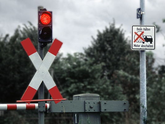 geschlossene Bahnschranke